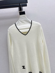 Black-and-white color-block V-neck knit top