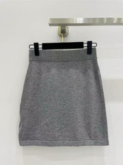 Button-fastening wool skirt