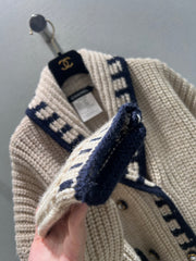 Retro-style collared chunky knit crochet cardigan