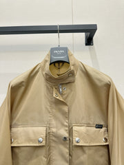 Stand-up collar zip-up jacket.