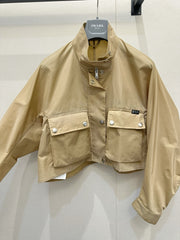 Stand-up collar zip-up jacket.