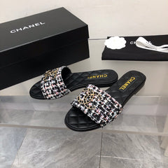 Diamond chain buckle slippers