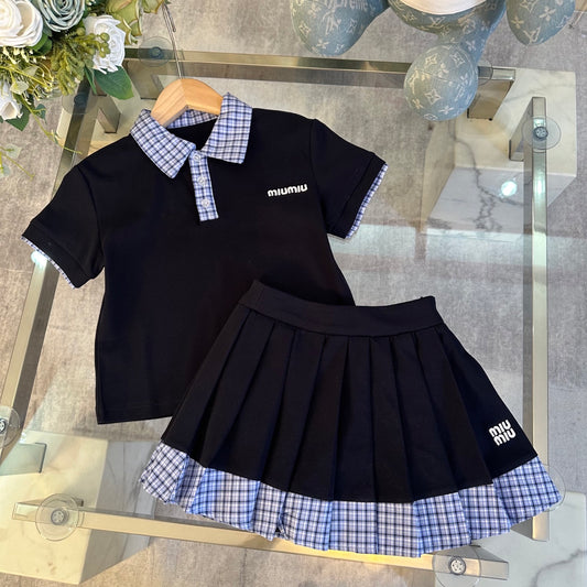 Short sleeve + pleated skirt suit