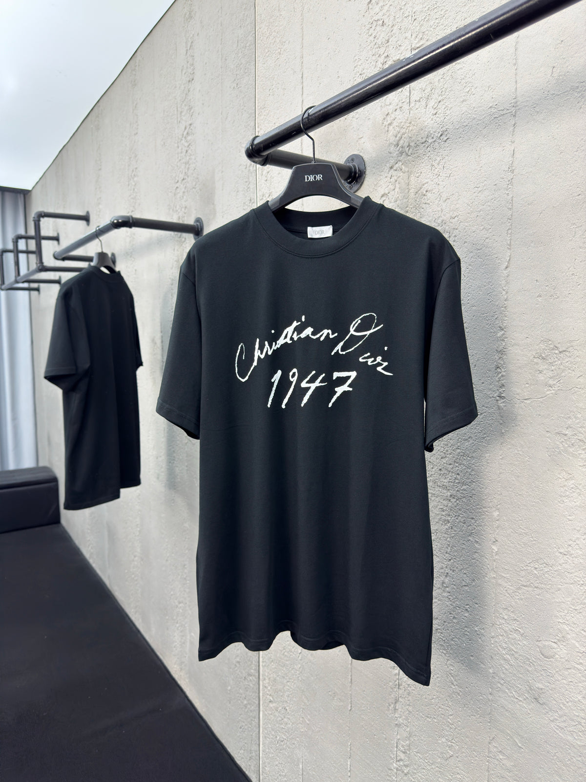 Signature flocked short sleeves