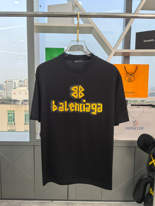 Short-sleeved round neck T-shirt