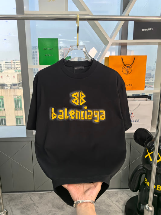 Short-sleeved round neck T-shirt