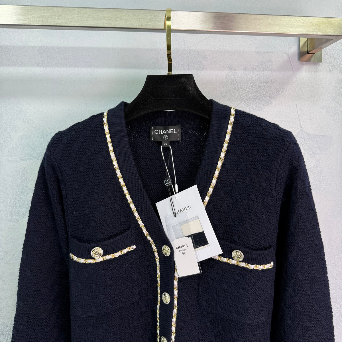 Chain-decorated V-neck cardigan