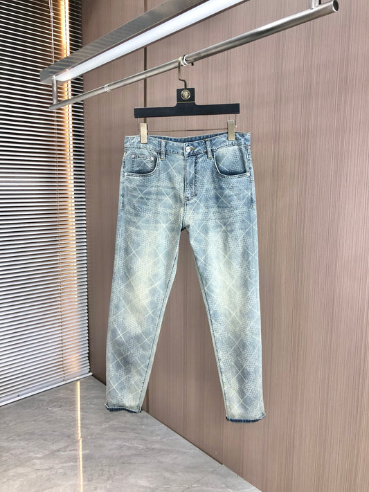 Light-colored denim 9-point pants