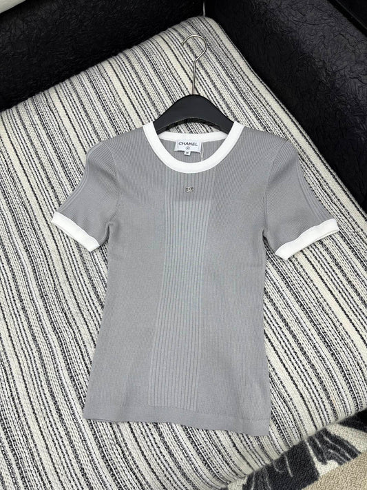 Short-sleeved knitted