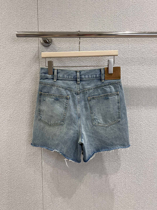 Classic mid-high waist shorts