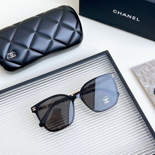 Square frame sunglasses