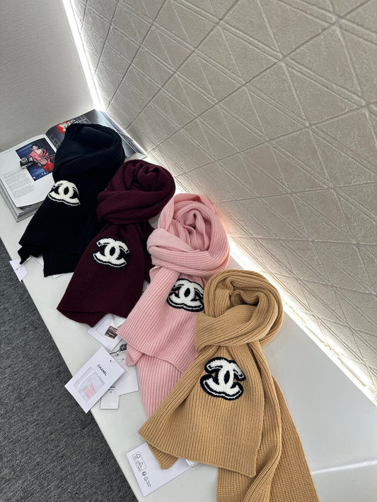 Cashmere knitted scarf