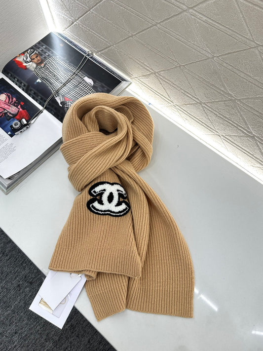 Cashmere knitted scarf
