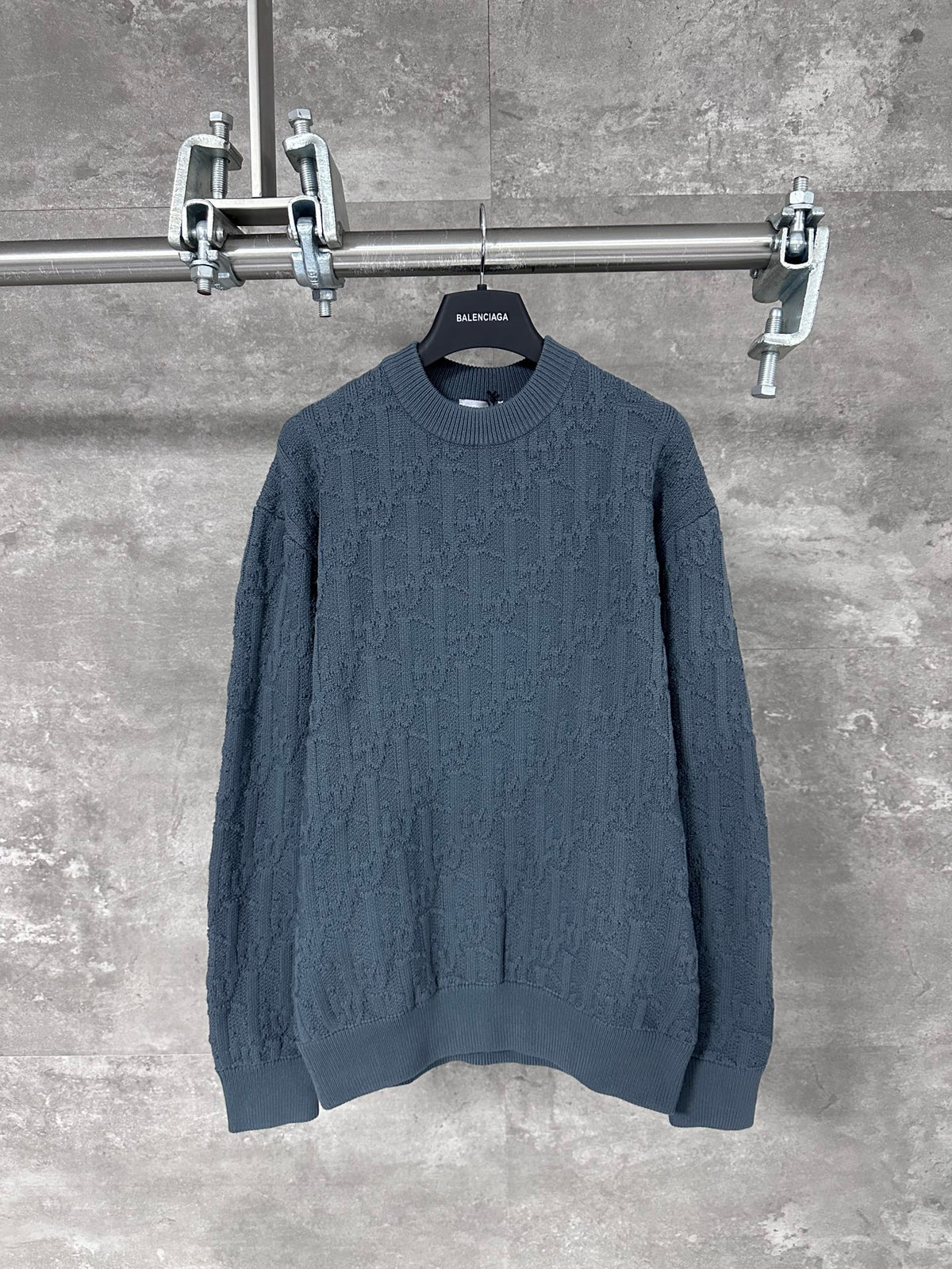 Dark rattan check pattern sweater with all-over floral pattern