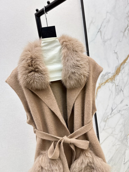 Fox fur collar vest