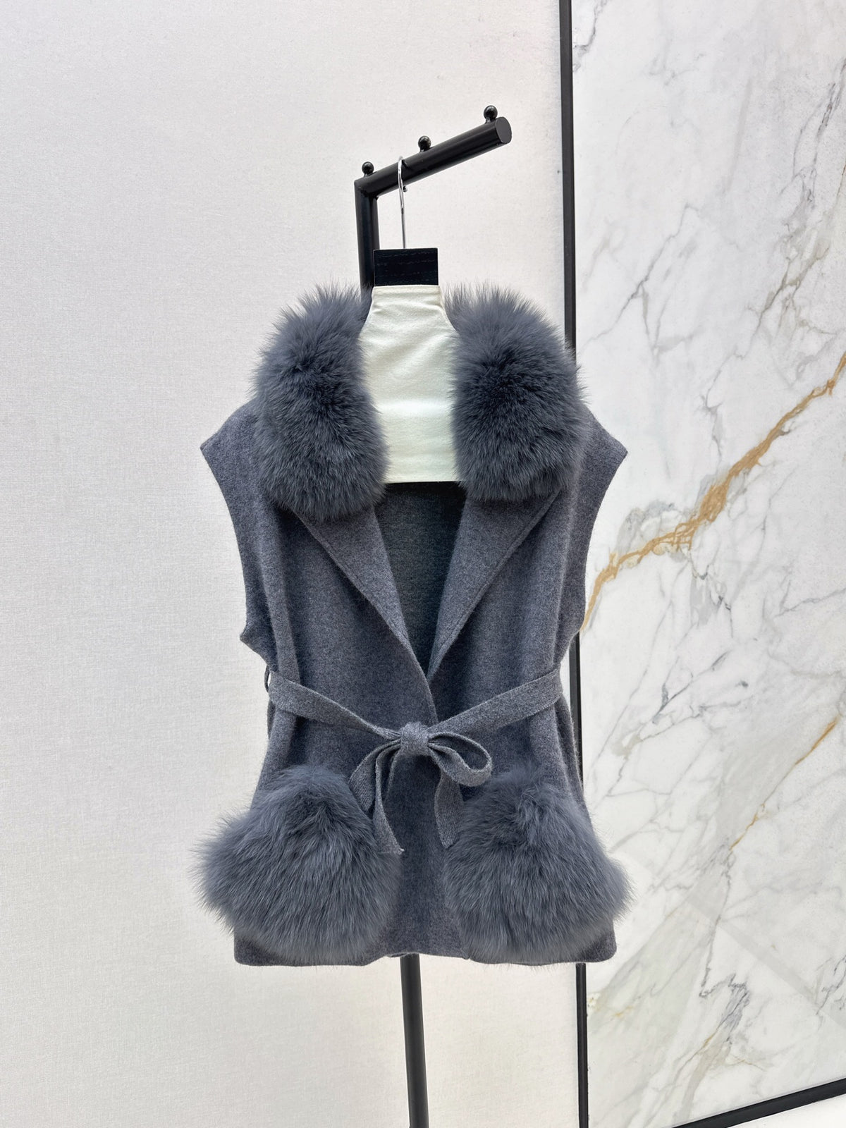 Fox fur collar vest