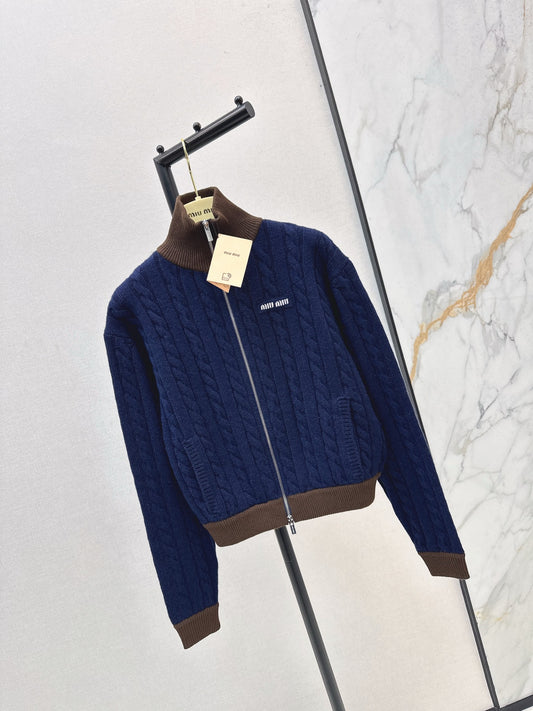 A stand-up collar jacket with contrasting trims