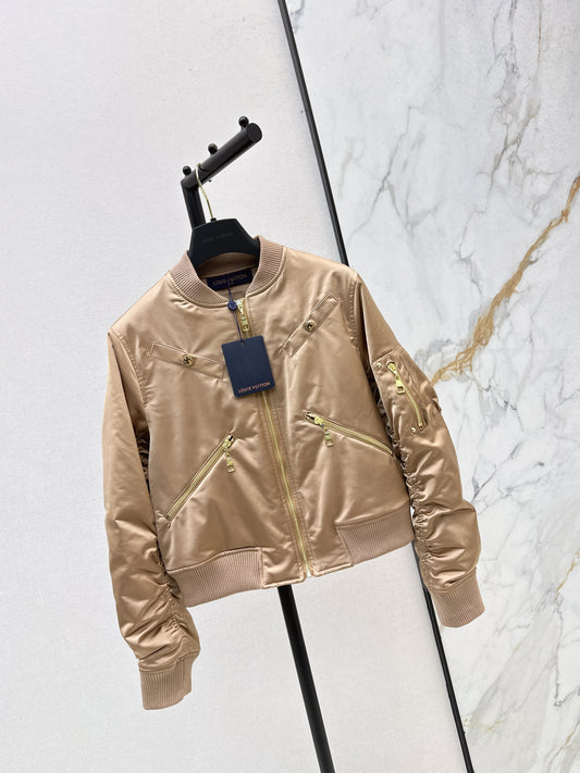 Zipper-trimmed jacket