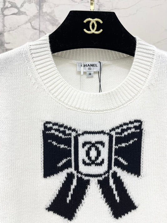Bow-tie Jacquard Round Neck Long-Sleeve Knit Sweater