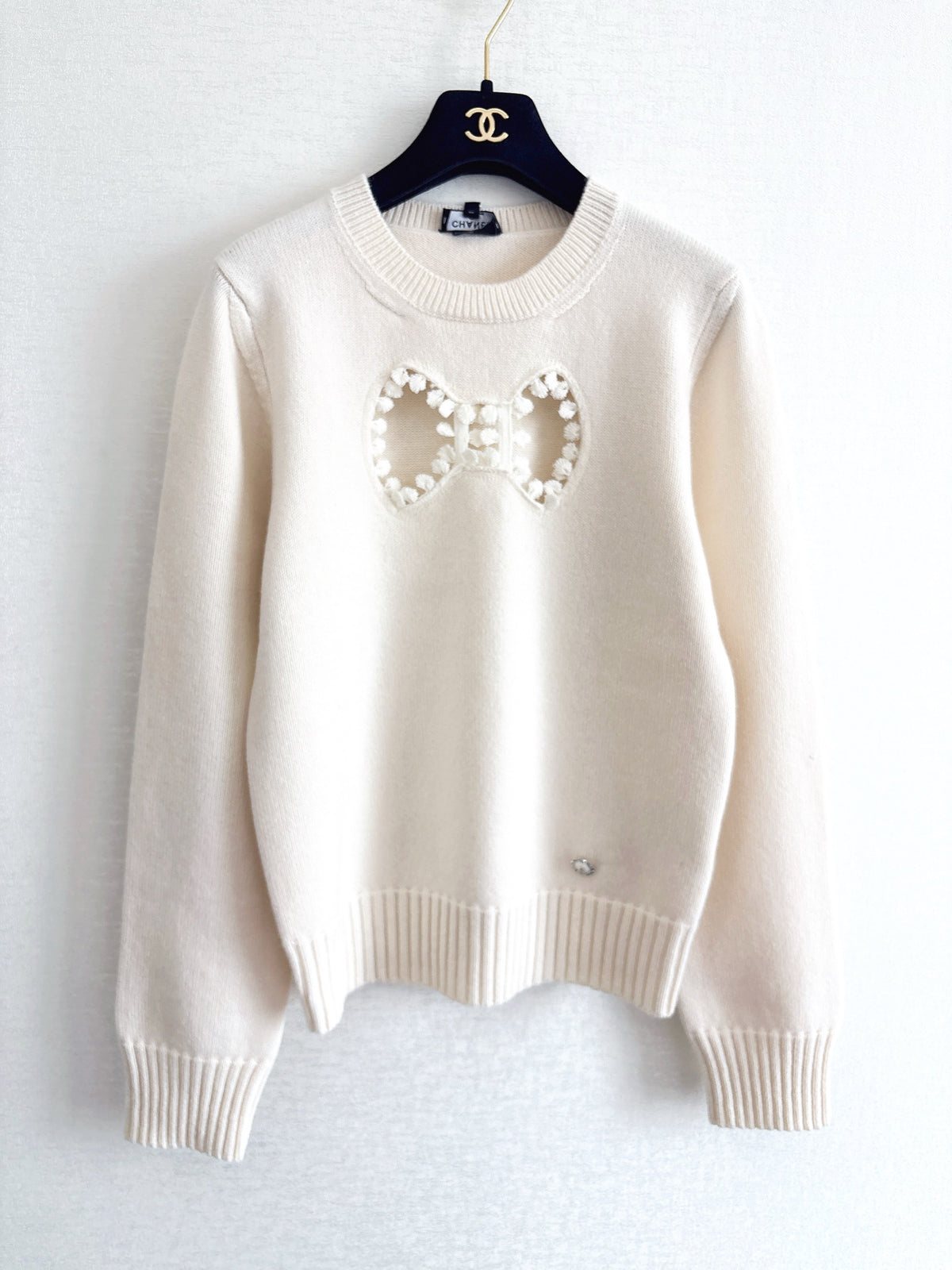 Openwork bow sweater
