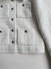Gentle and feminine tweed coat