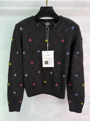 Diamond-patterned round neck long-sleeved top