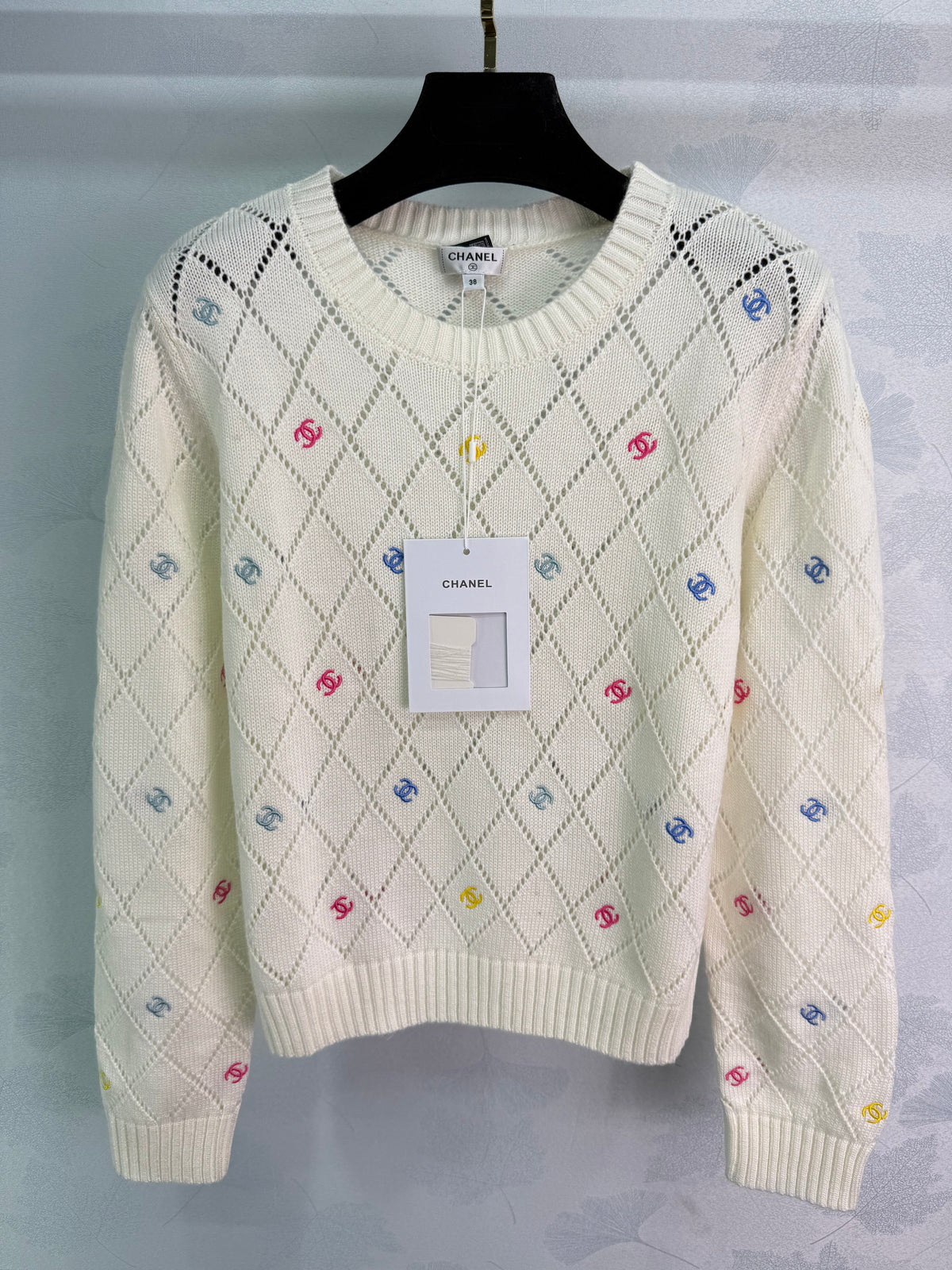 Diamond-patterned round neck long-sleeved top