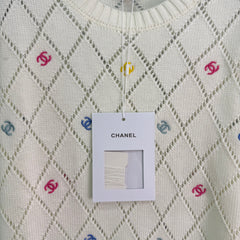 Diamond-patterned round neck long-sleeved top