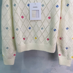 Diamond-patterned round neck long-sleeved top