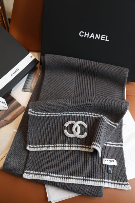 Wool and cashmere knitted shawl/scarf