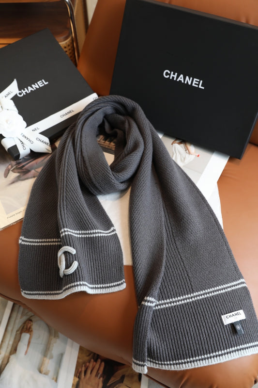 Wool and cashmere knitted shawl/scarf