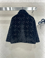 Short, single-breasted coat with a turn-down collar and fur trim