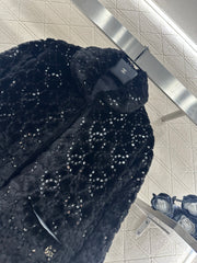 Short, single-breasted coat with a turn-down collar and fur trim