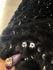 Short, single-breasted coat with a turn-down collar and fur trim