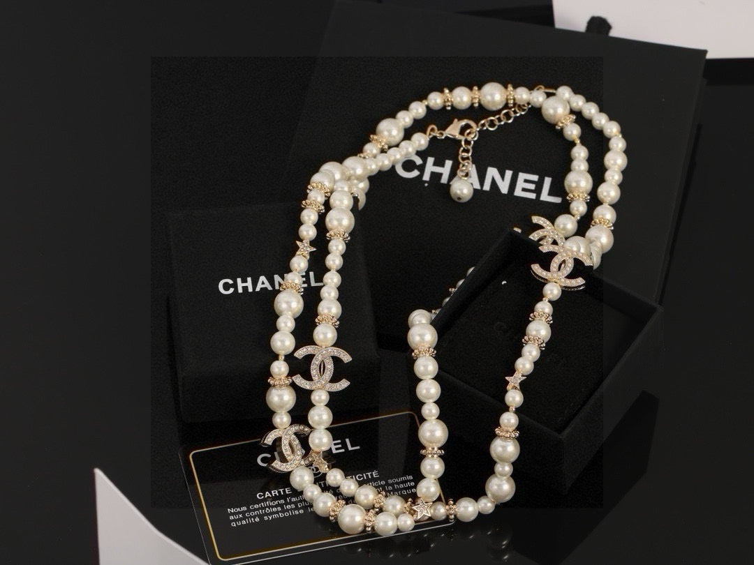 Sweater Pearl Necklace