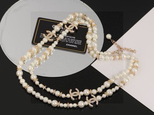 Sweater Pearl Necklace