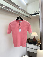 Lightweight and slimming round neck short-sleeved knitwear