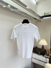 Lightweight and slimming round neck short-sleeved knitwear