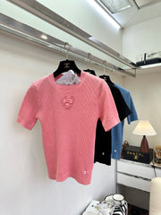 Lightweight and slimming round neck short-sleeved knitwear