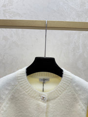 Solid color simple round neck knitted long-sleeved cardigan