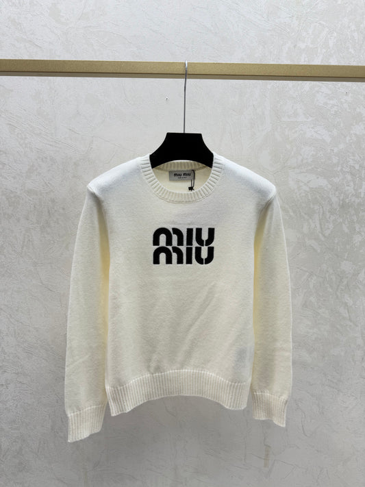 Color-blocked lettered crew neck knit long-sleeved top