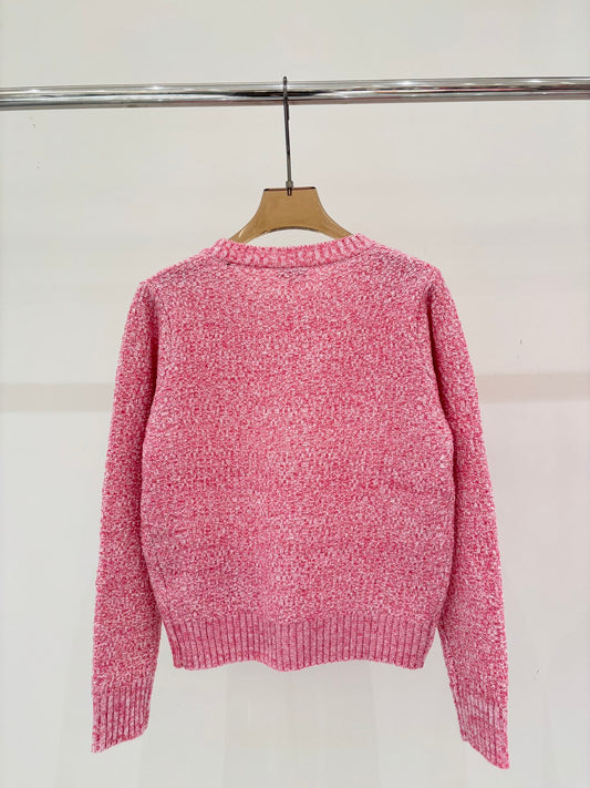 Sweater with small pockets at the hem