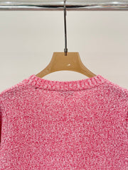 Sweater with small pockets at the hem
