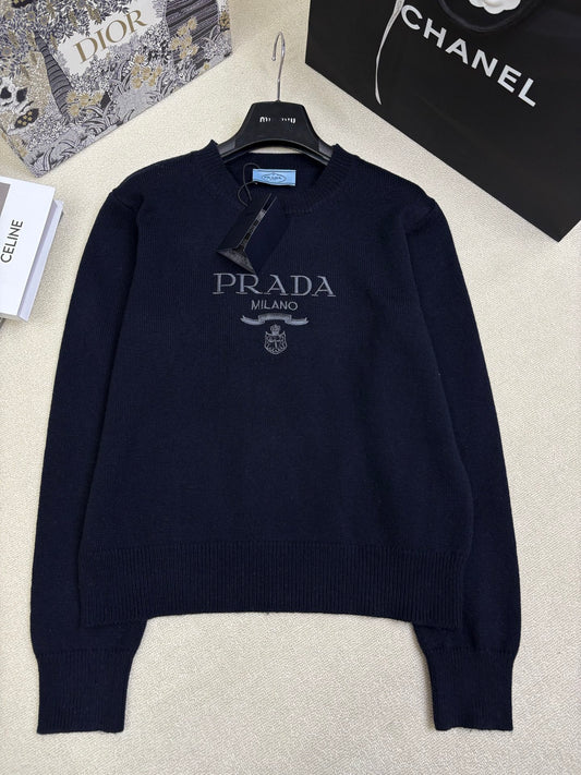 Knitted crew neck pullover sweater