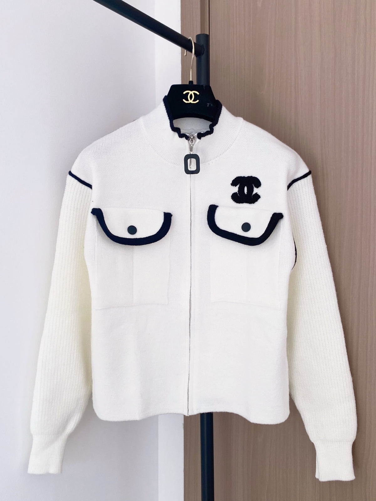 Zippered stand-up collar cardigan