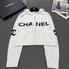Heavy-duty beaded and sequined V-neck knit long-sleeved top