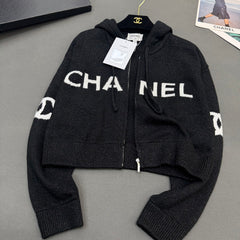 Heavy-duty beaded and sequined V-neck knit long-sleeved top
