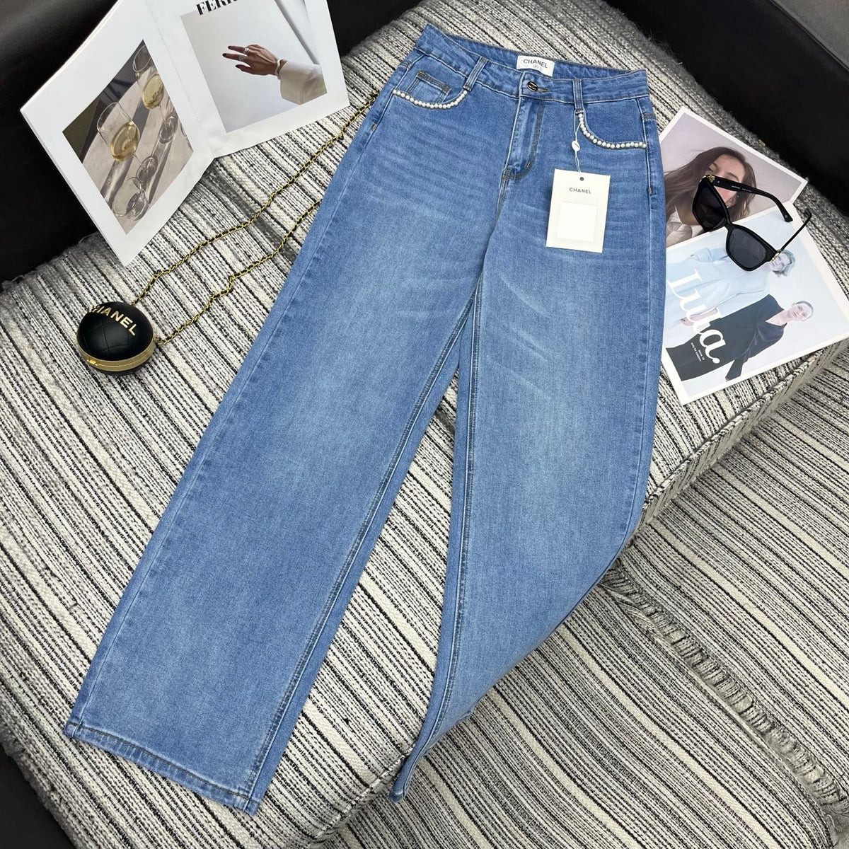 Straight-leg jeans with beaded pockets