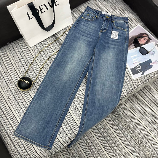 Straight-leg jeans
