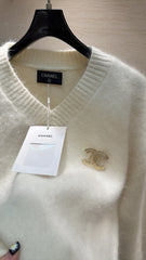 Sheep wool V-neck sweater